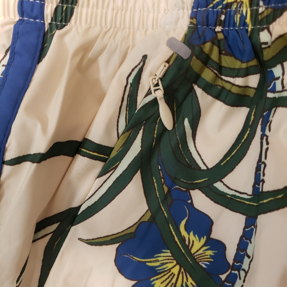 Tory Burch Cream Floral Athletic Shorts with Blue Trim - Picture 3 of 9